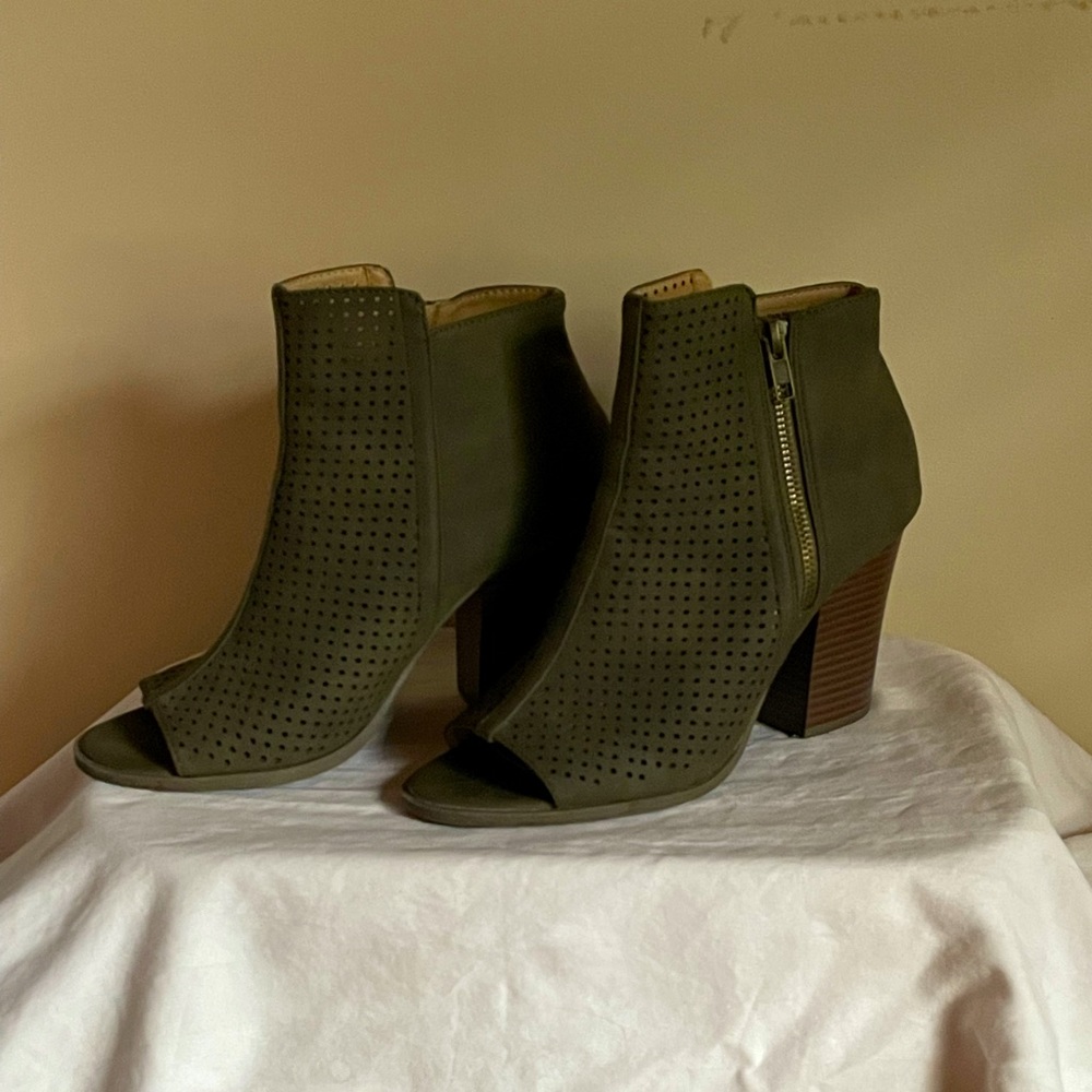 Camo green toeless booties